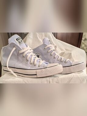 EUC Converse Women's Chuck Taylor All Star Mid-Top Sneakers, Blueberry Ice, 8